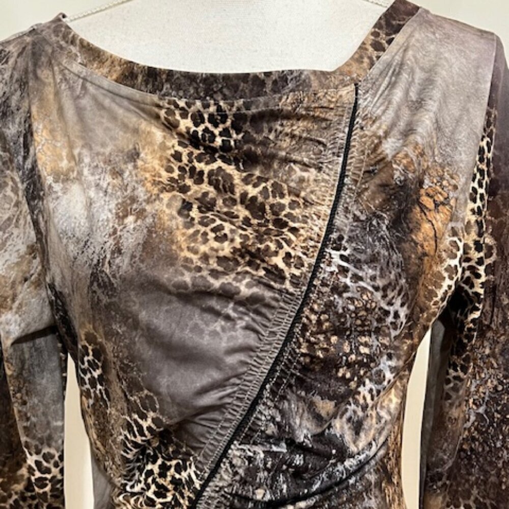 Sno Skins Long Sleeve Pullover Animal Print Bias Cut Top Size S - Picture 2 of 4